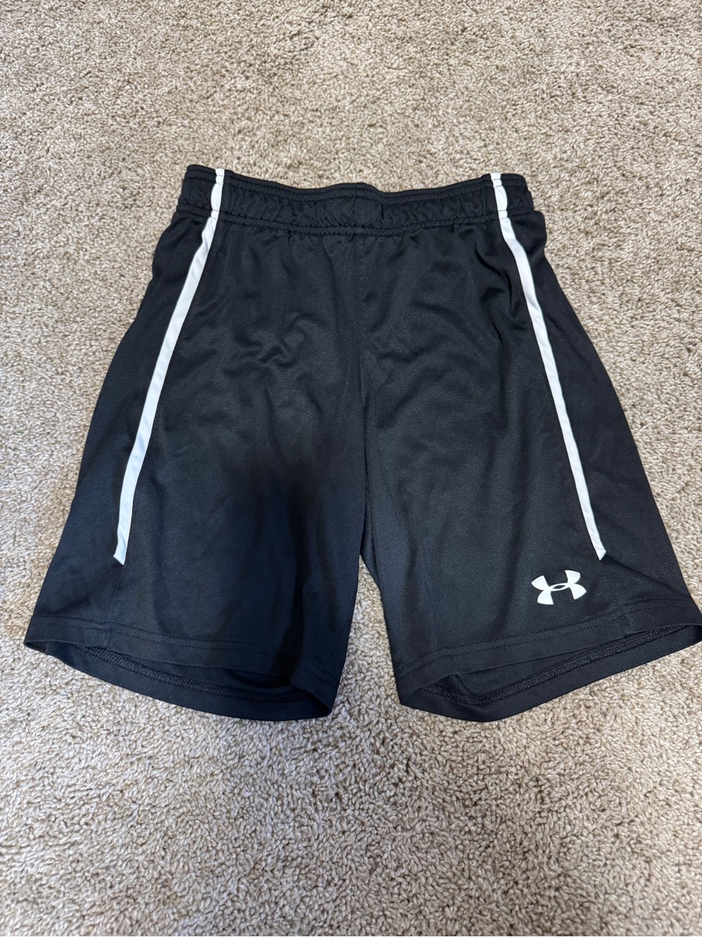 Large 14-16 Youth Boy’s Under Armour Black White Athletic Shorts